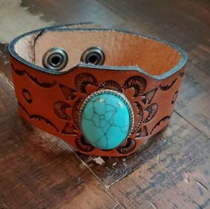 Plunder Leather cuff w/ Turquoise Stone
